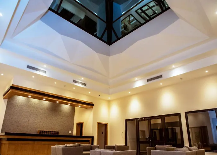 מלון Sky View 3*