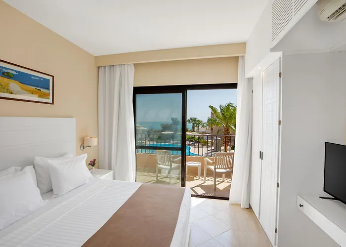 Sky View Otel 3*